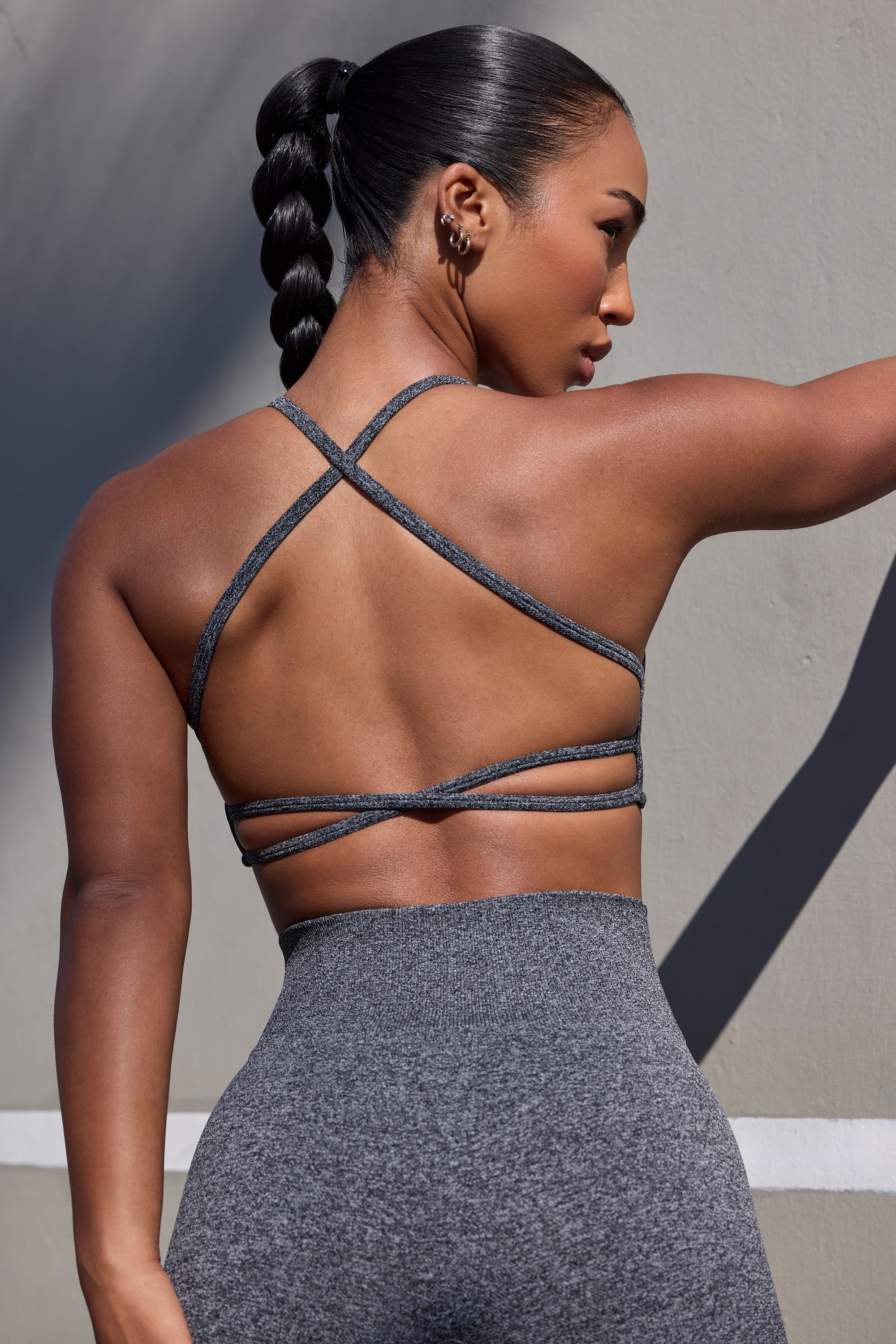 Super Sculpt Seamless Backless Sports Bra in Onyx