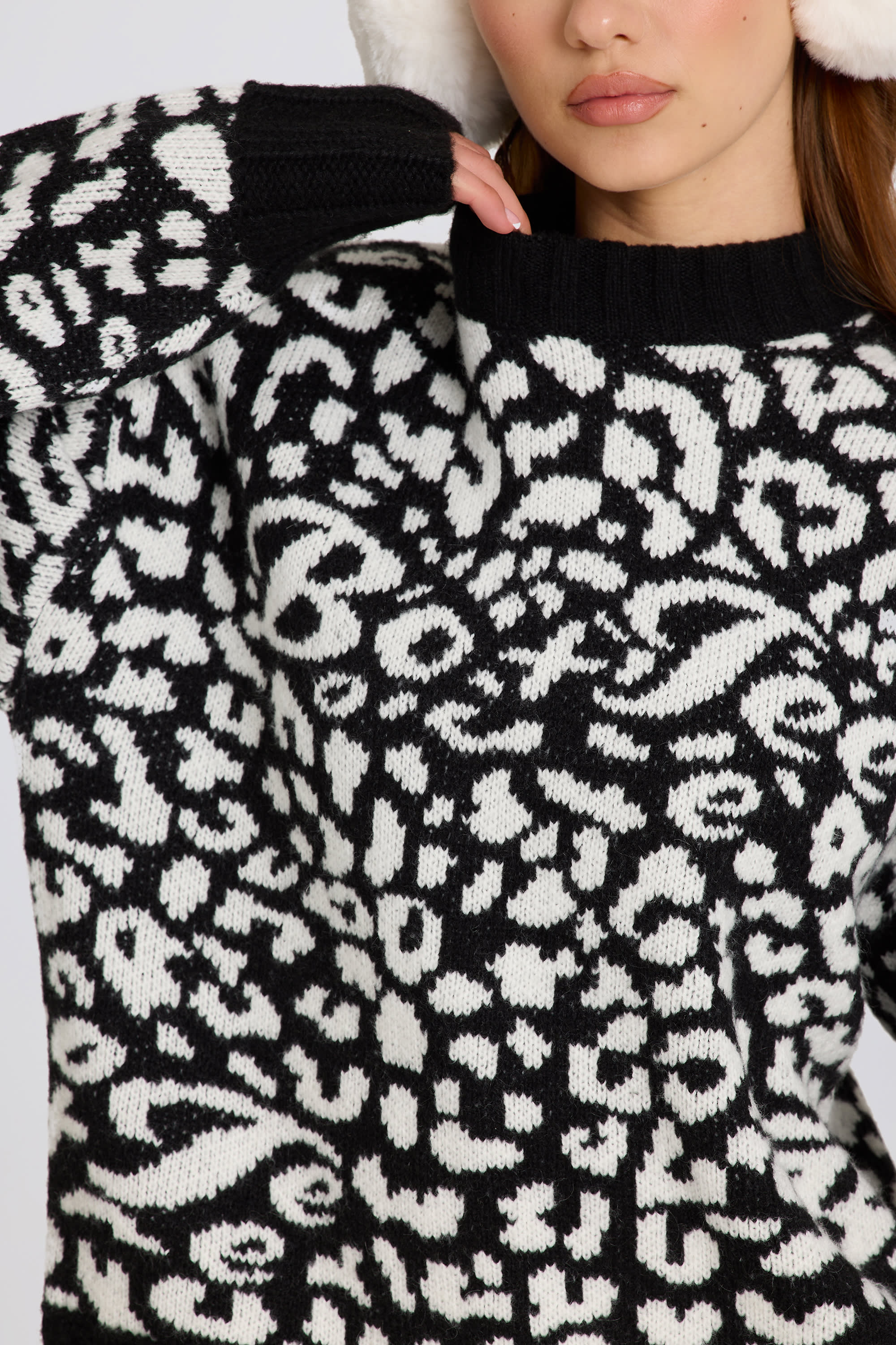 Jacquard-Knit Oversized Jumper in Black