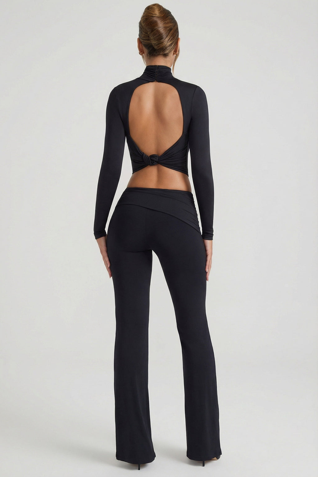 Mid-Rise Straight-Leg Trousers in Black