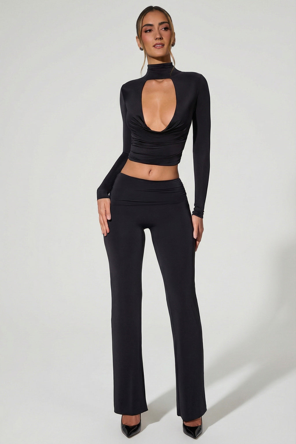 Mid-Rise Straight-Leg Trousers in Black