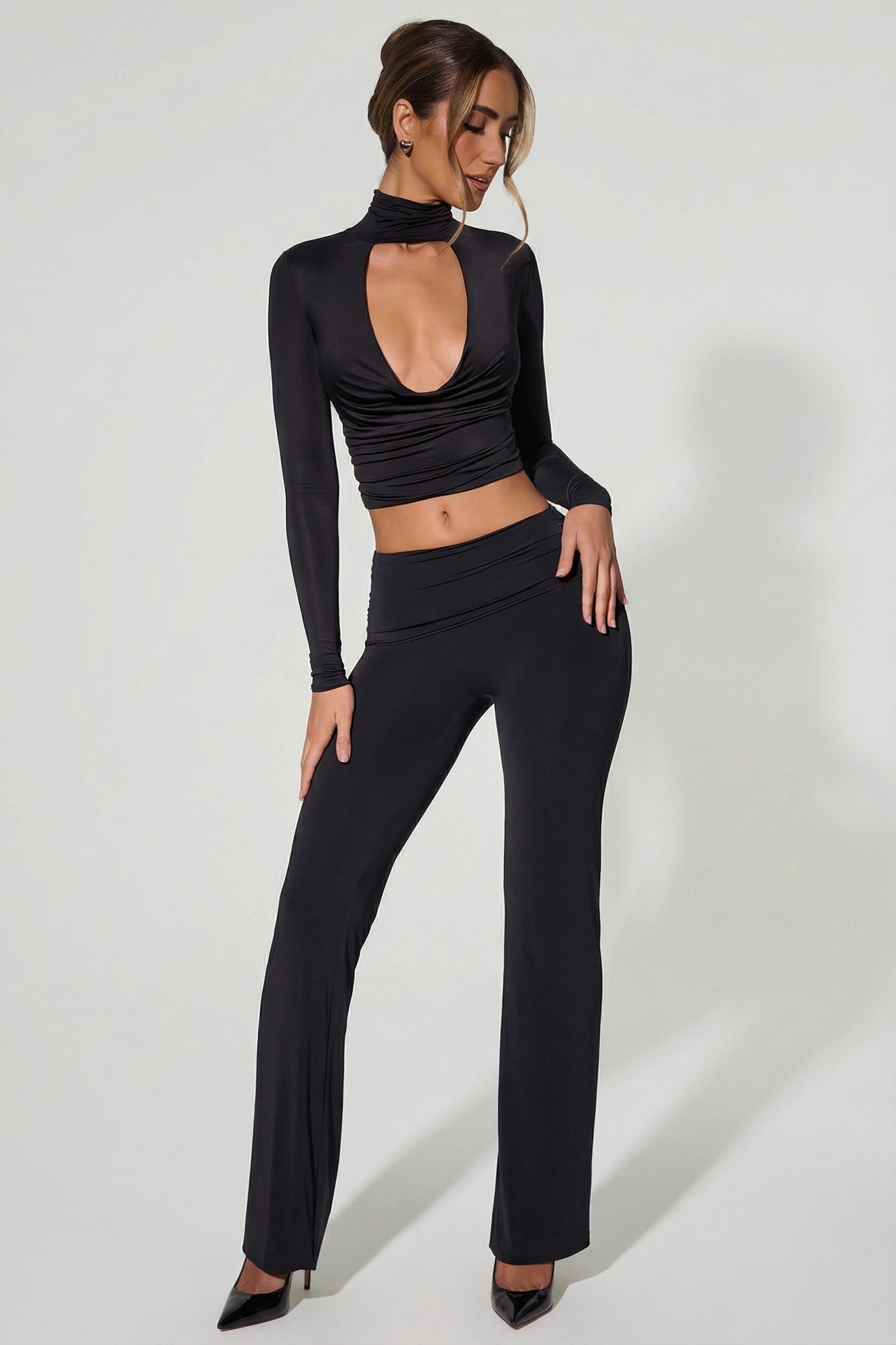 Mid-Rise Straight-Leg Trousers in Black
