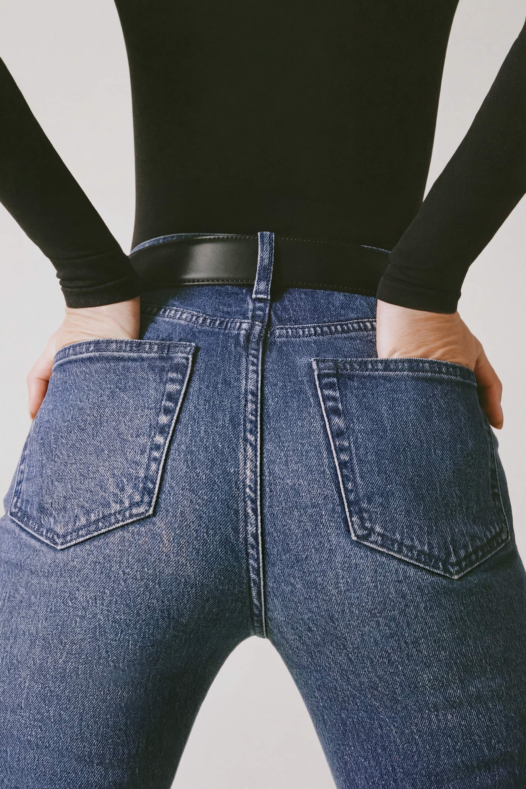 High-Rise Flared Jeans in Indigo Wash