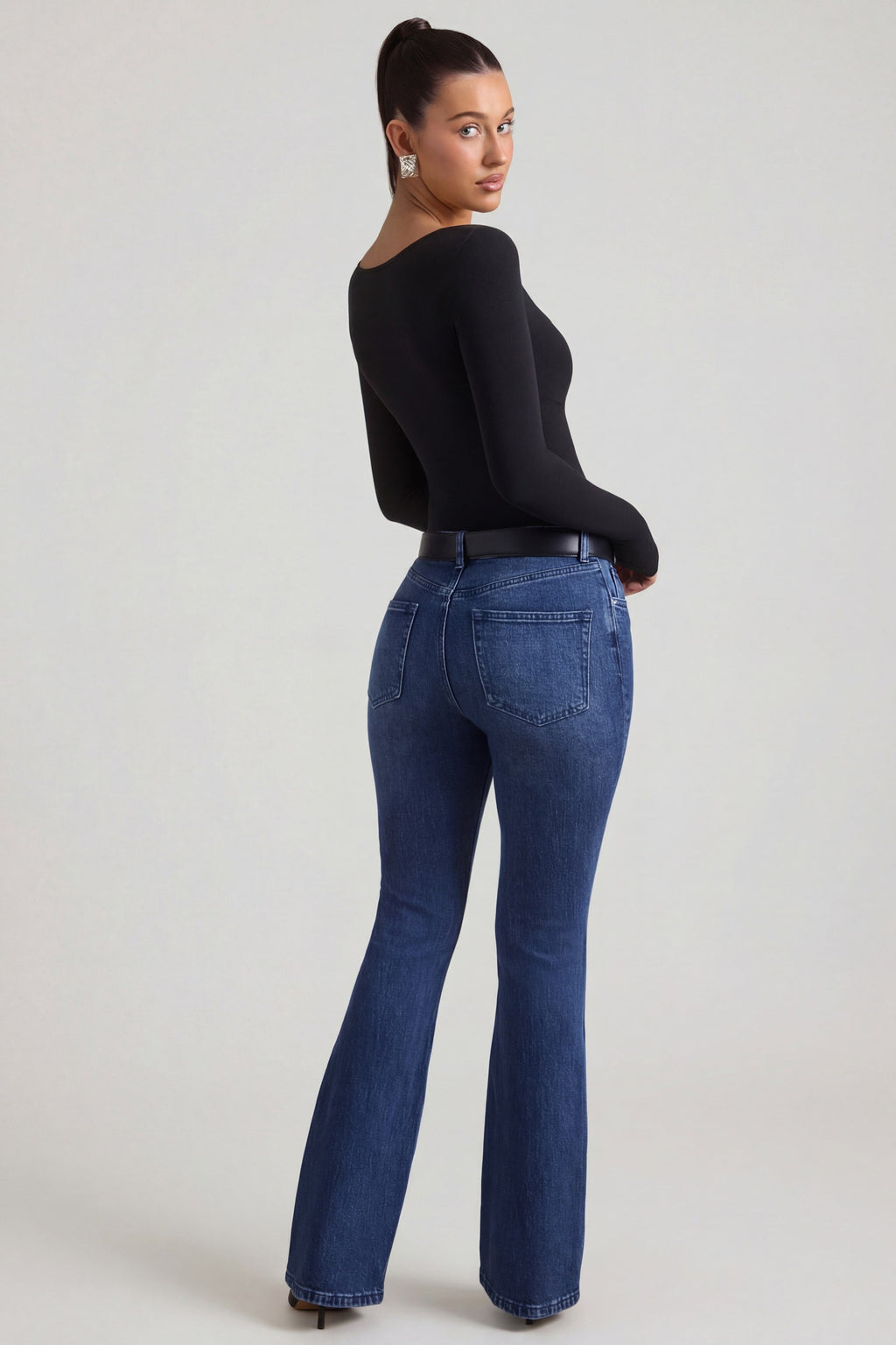 High-Rise Flared Jeans in Indigo Wash
