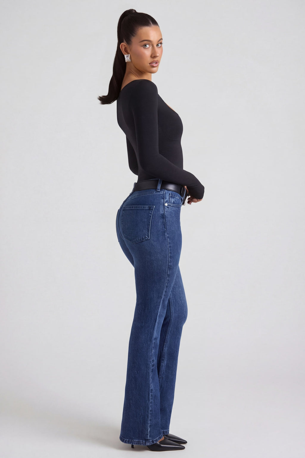 High-Rise Flared Jeans in Indigo Wash