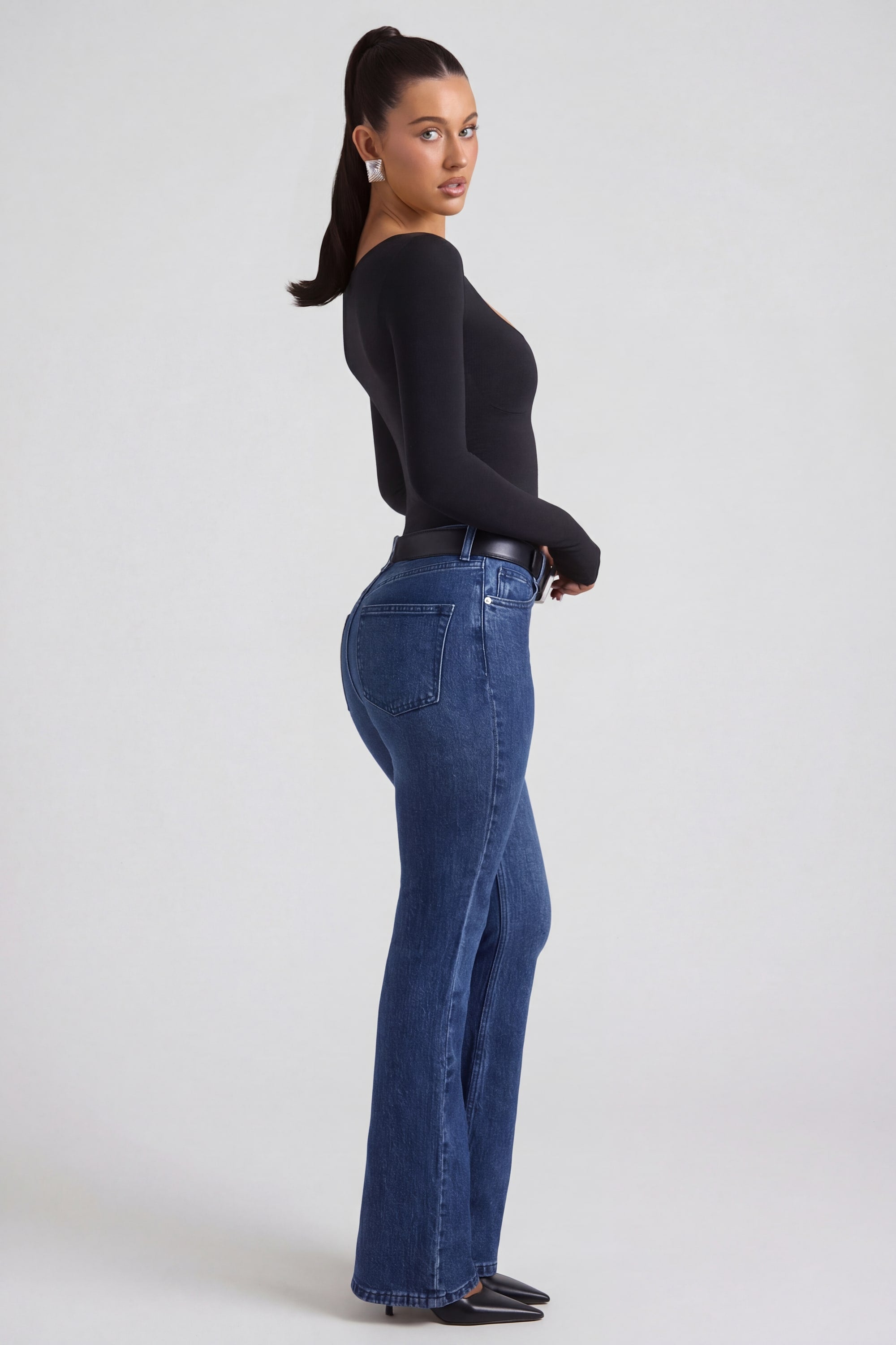 High-Rise Flared Jeans in Indigo Wash