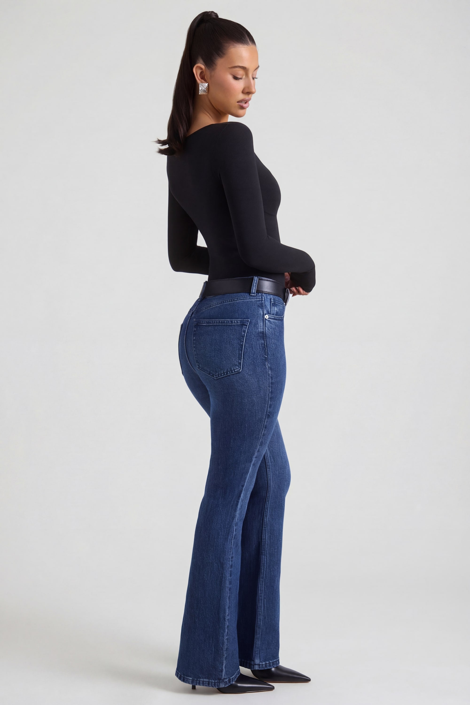 High-Rise Flared Jeans in Indigo Wash