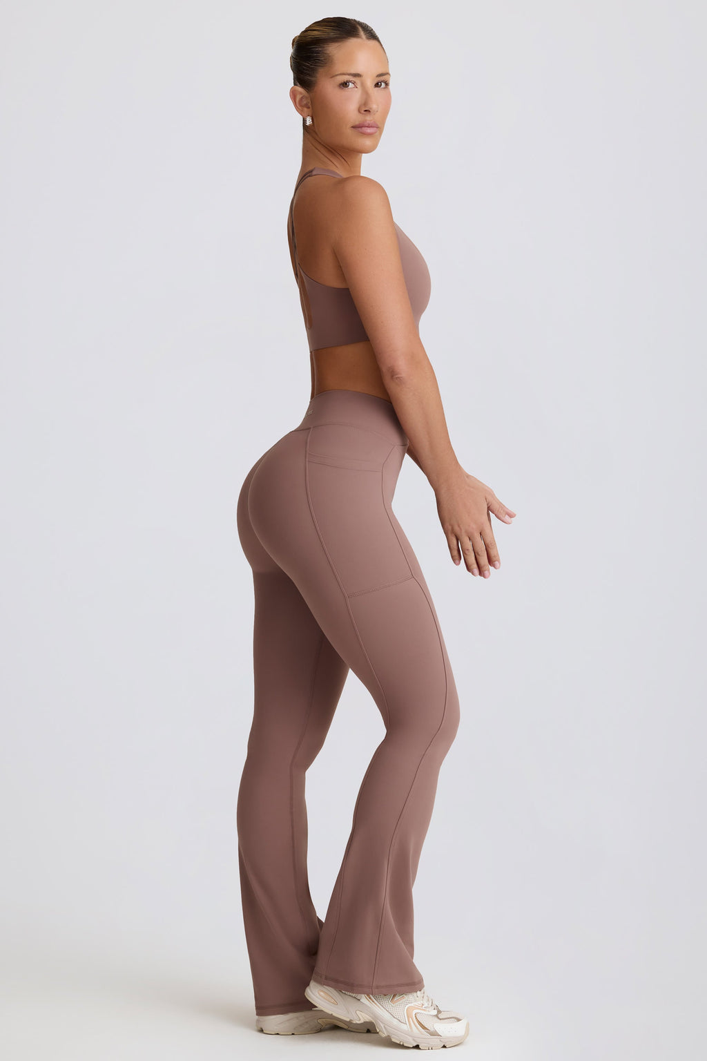 Soft Active V-Waist Pocket Flared Leggings in Mocha